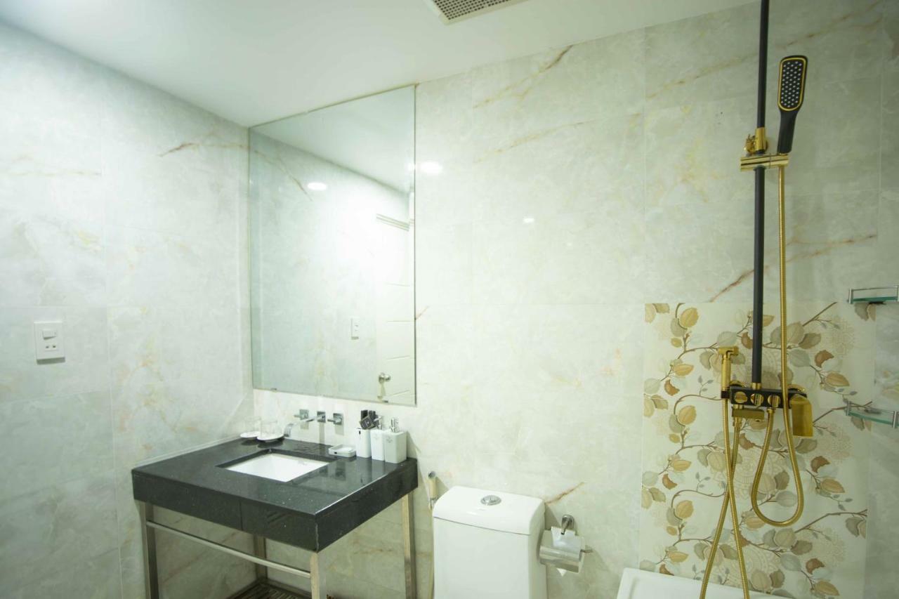 Reddoorz Plus Near Secc مدينة هوشي منه المظهر الخارجي الصورة