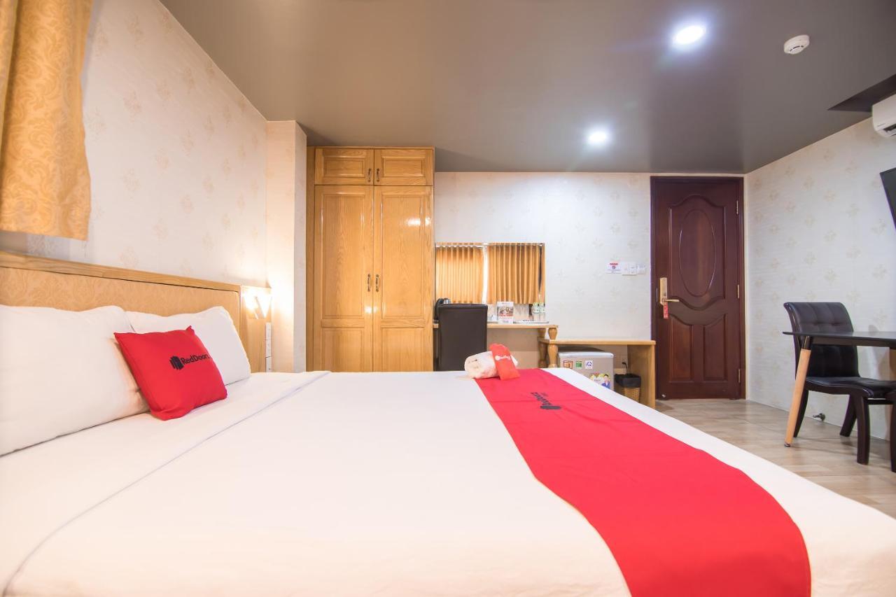 Reddoorz Plus Near Secc مدينة هوشي منه المظهر الخارجي الصورة